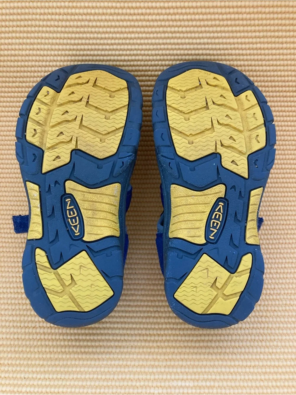 Keens Newport H2 little boys size 3 ( measures